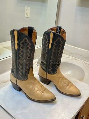 Vintage Larry Mahan boot, Men’s Size 10D good condition, great bottom clean